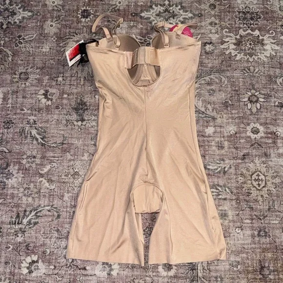 Spanx Suit Your Fancy Strapless Cupped Mid-Thigh Bodysuit Champagne L 10156R NWT - Picture 9 of 12